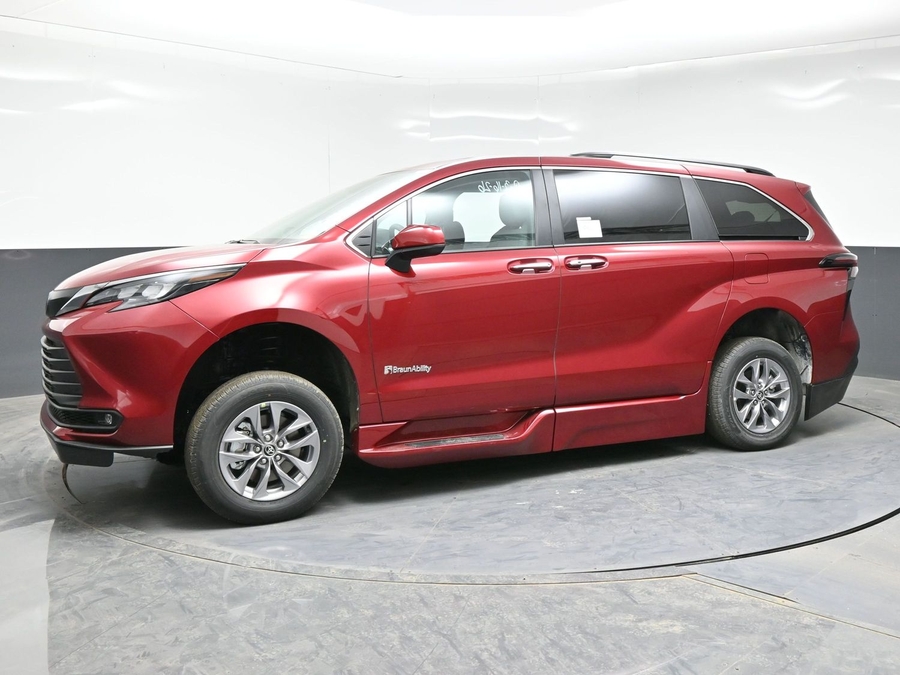 New 2026 Toyota Sienna Hybrid XLE Add - BraunAbility Side Entry Entry In Floor Automatic Ramp
