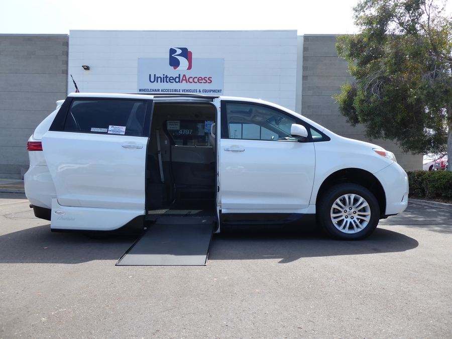 Used 2015 Toyota Sienna XLE - VMI Side Entry In Floor Automatic Ramp