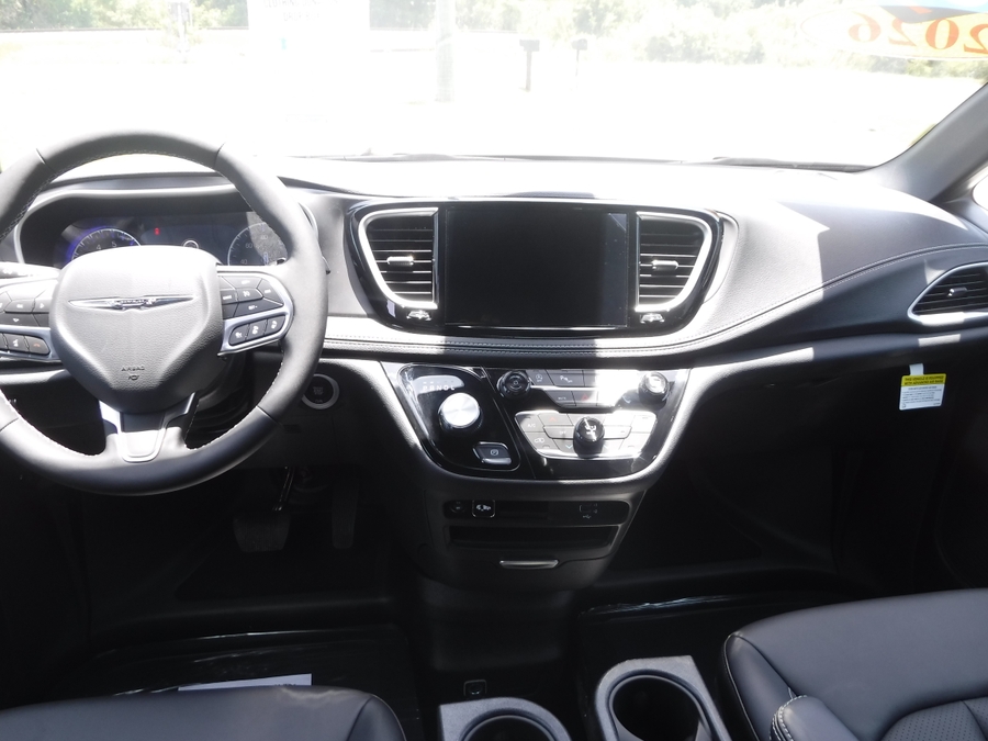White Chrysler Pacifica image number 4