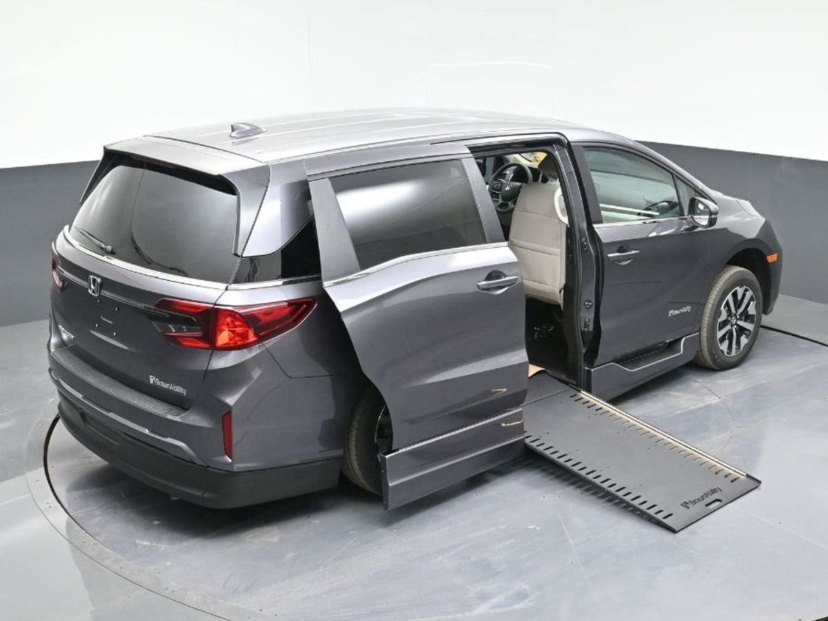 Grey Honda Odyssey image number 25