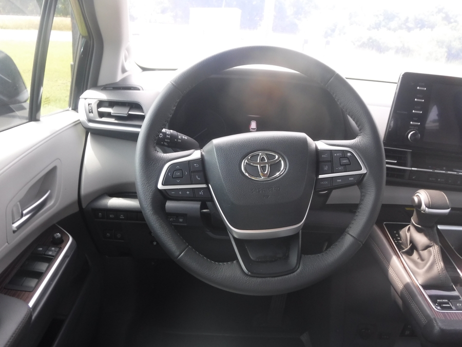 Black Toyota Sienna image number 10