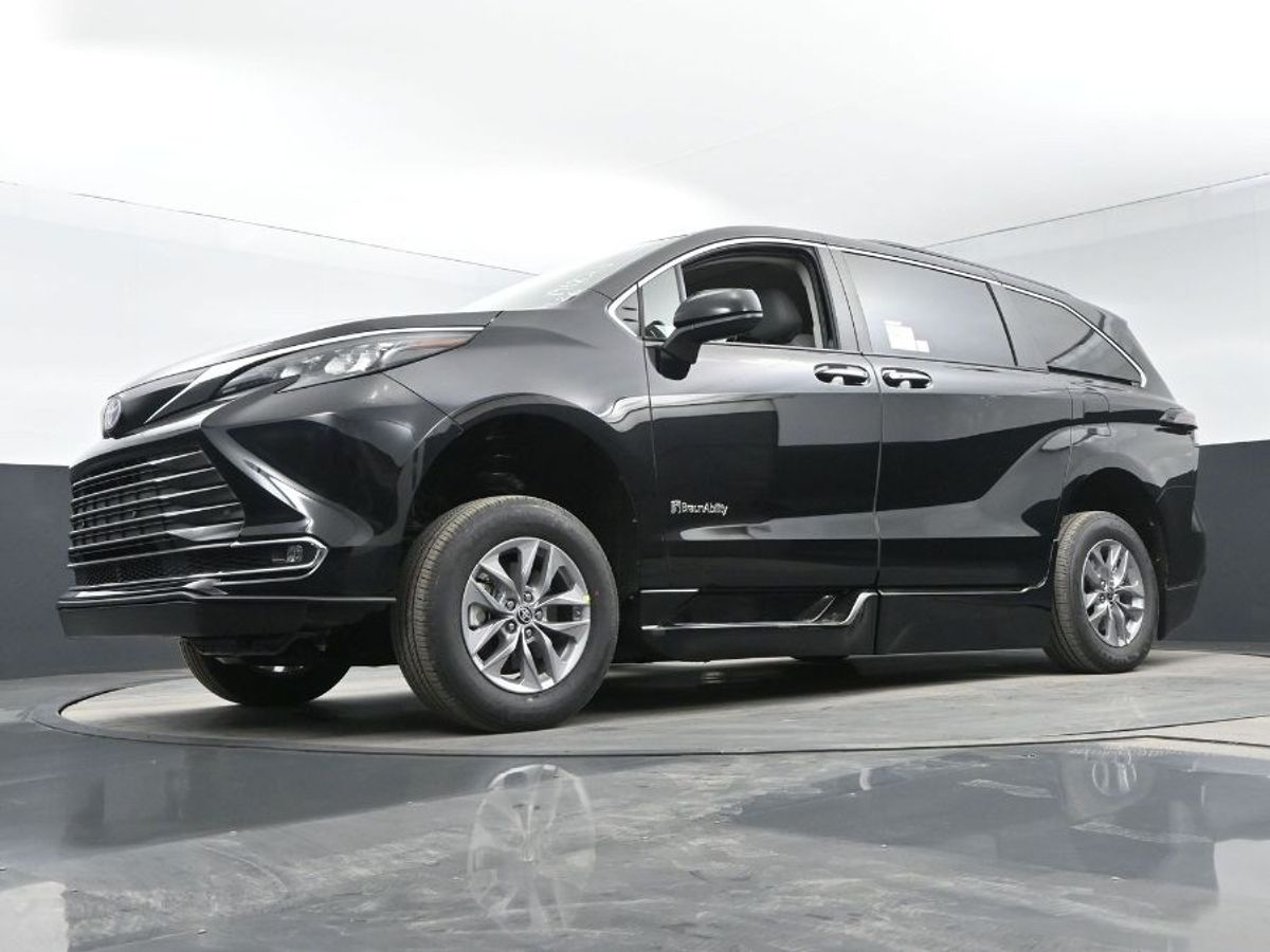 Black Toyota Sienna image number 10