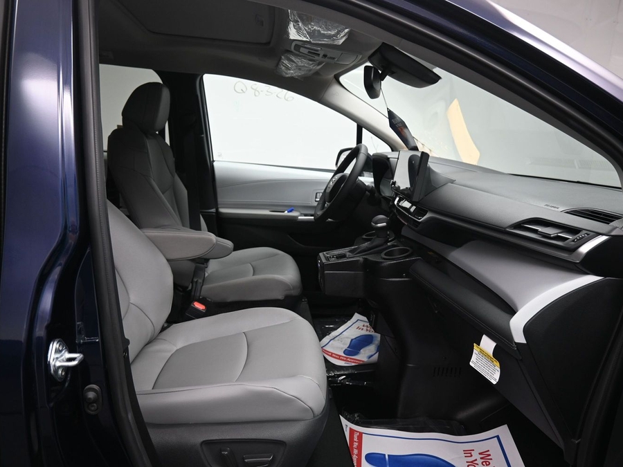 New 2026 Toyota Sienna Hybrid XLE Add - BraunAbility Side Entry Fold Out Automatic Ramp