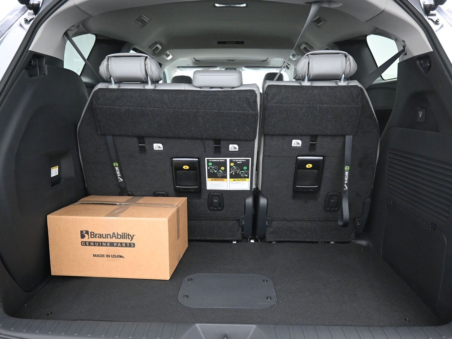 Grey Toyota Sienna image number 13
