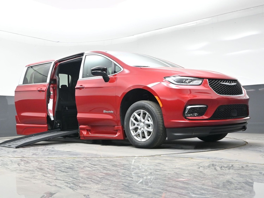 Red Chrysler Pacifica image number 17