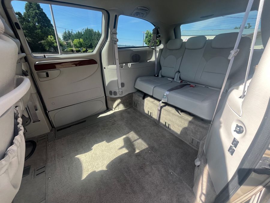 Used 2007 Chrysler Town and Country Limited - VMI Side Entry Entry In Floor Automatic Ramp