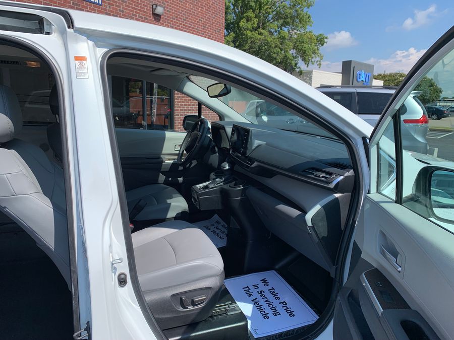 Used 2022 Toyota Sienna Hybrid XLE Base - BraunAbility Side Entry Entry In Floor Automatic Ramp