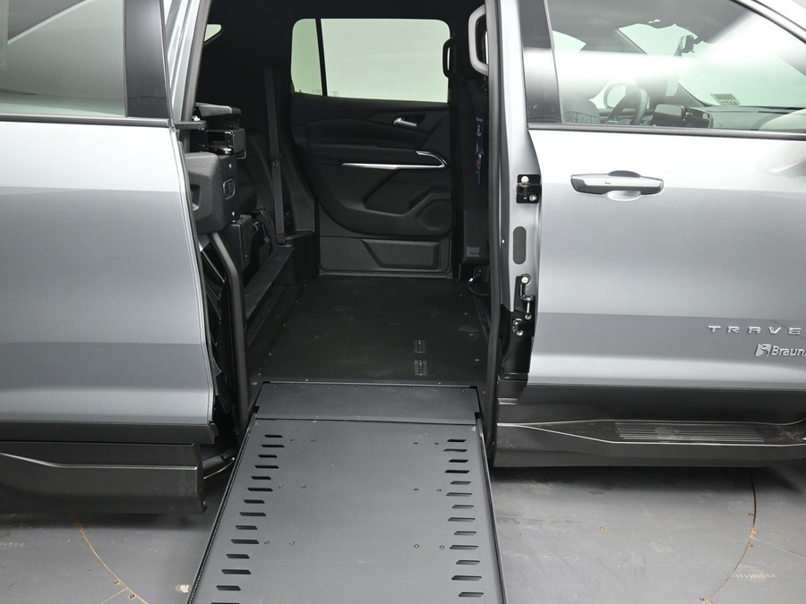 New 2026 Chevrolet Traverse 1LT - BraunAbility Side Entry In Floor Automatic Ramp