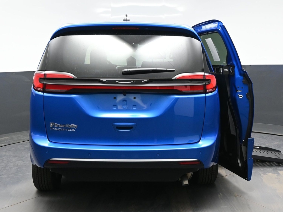 Blue Chrysler Pacifica image number 2
