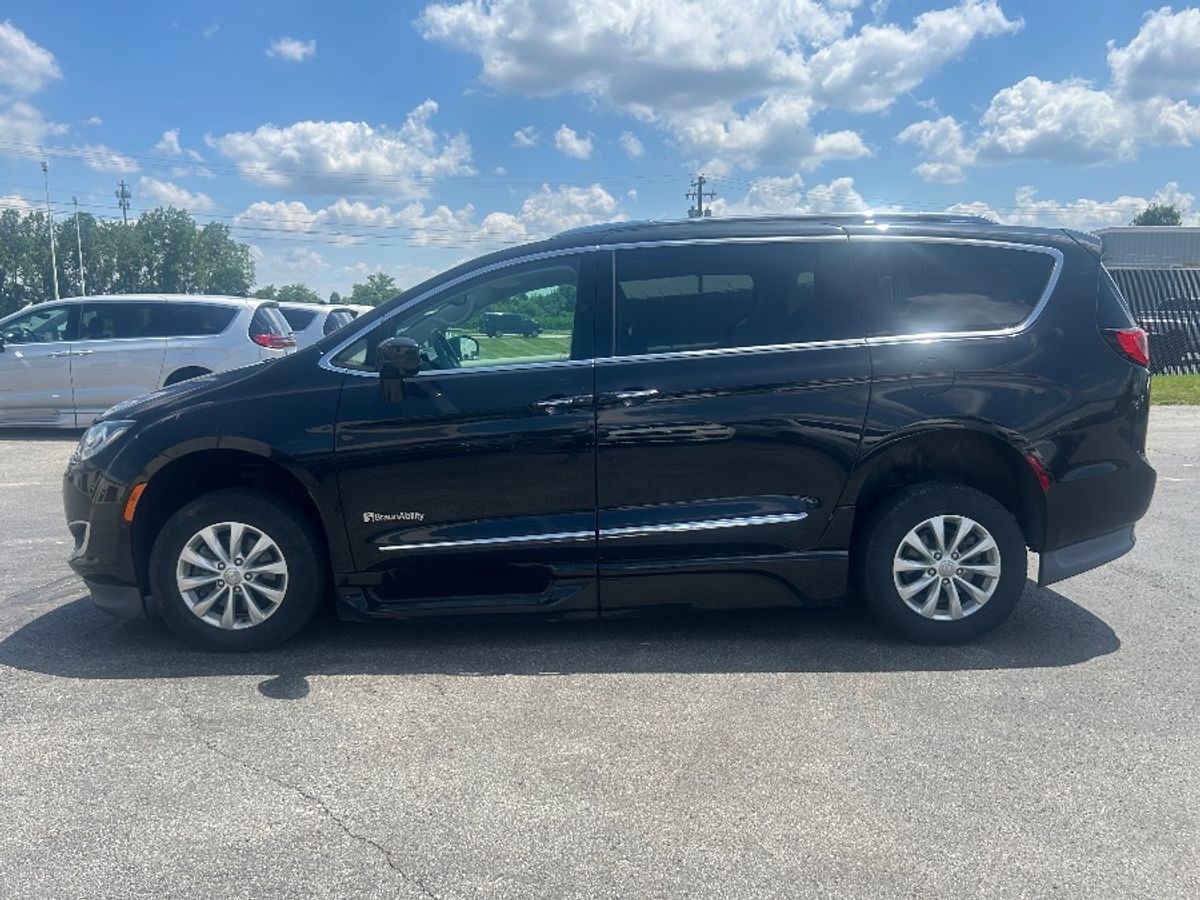 2018 CHRYSLER PACIFICA - Image 3