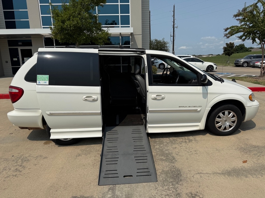 2007 Chrysler Town & Country Touring - Photo 9
