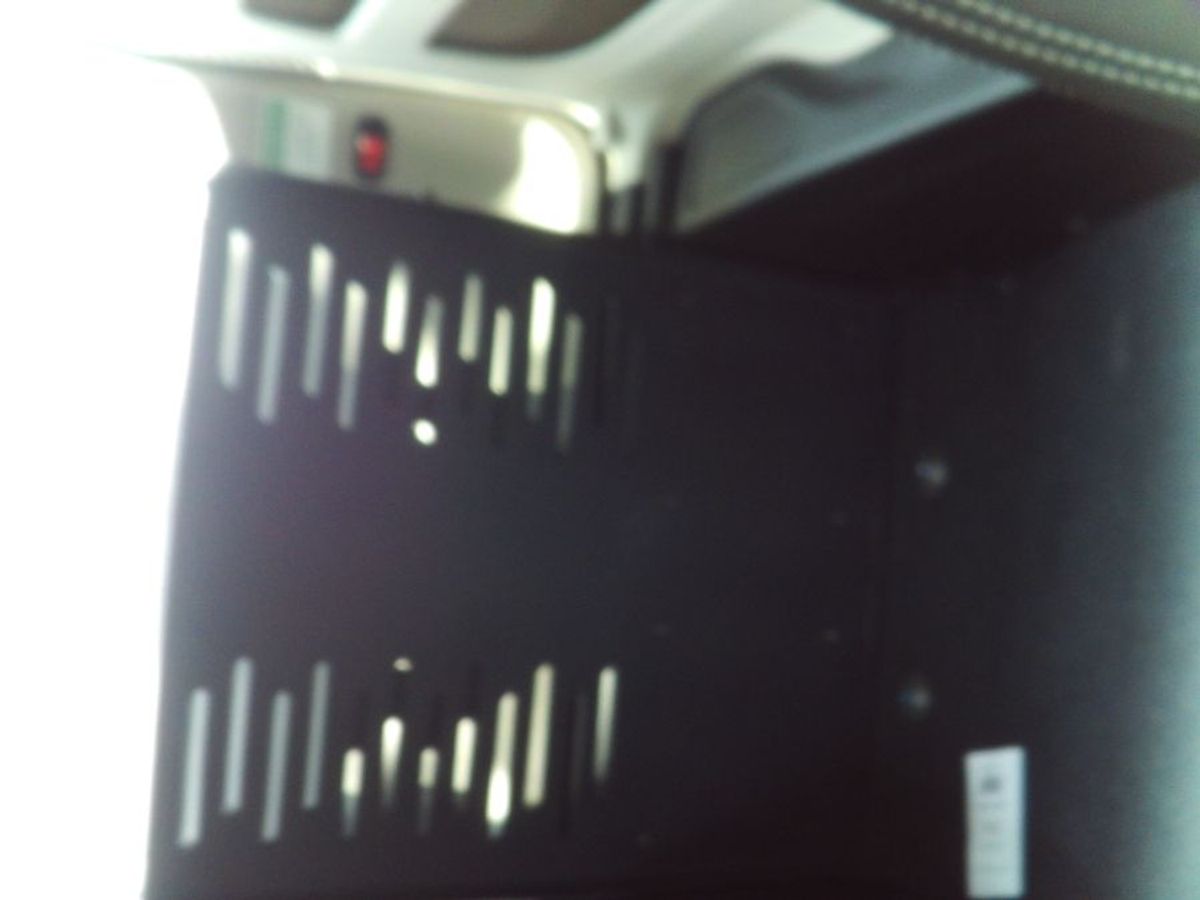 Silver Chrysler Voyager image number 5