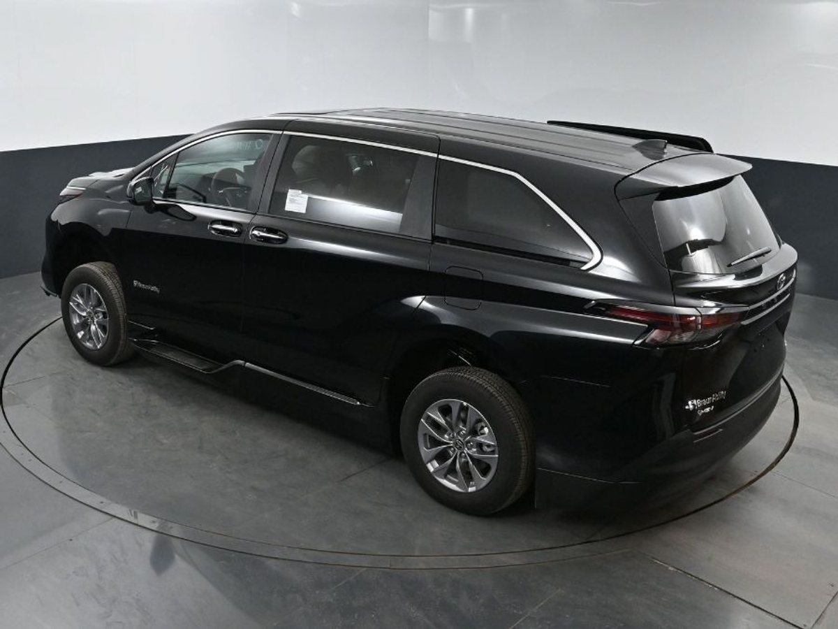 2025 TOYOTA SIENNA - Image 24