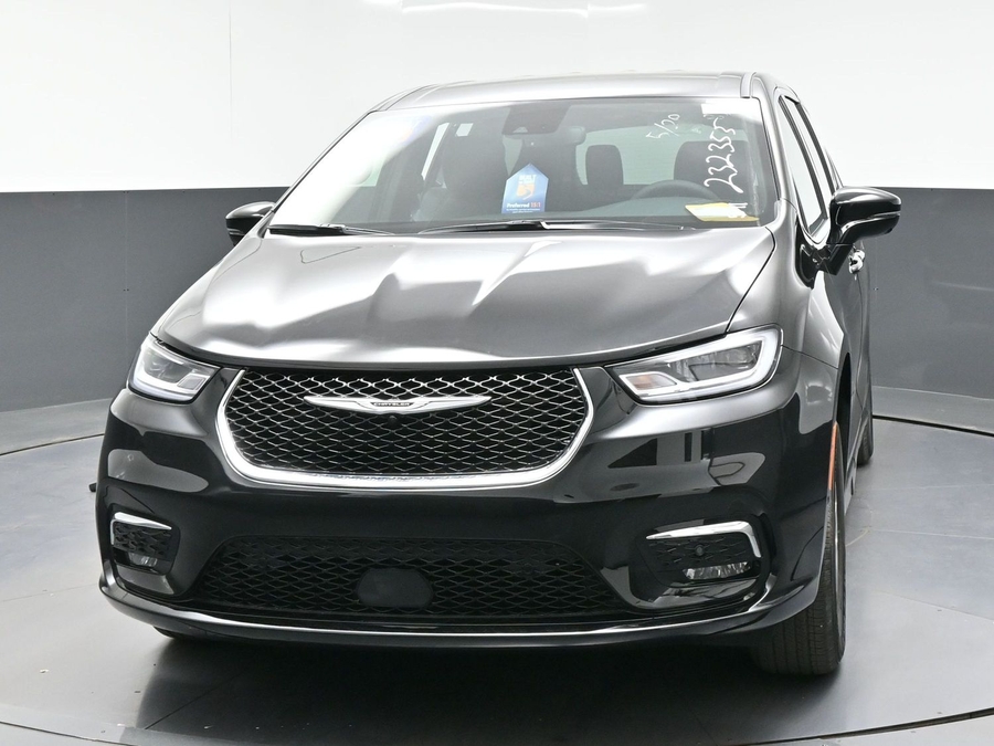 Black Chrysler Pacifica image number 13