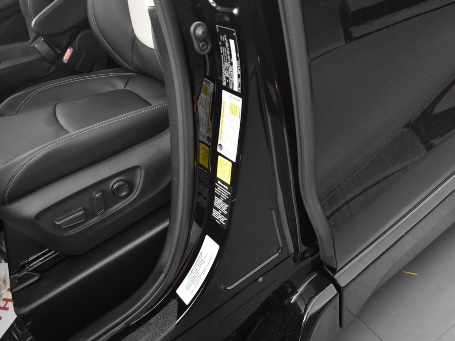 New 2025 Toyota Sienna Hybrid Platinum - BraunAbility Side Entry Entry In Floor Automatic Ramp