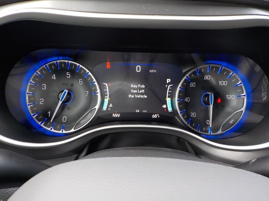 Silver Chrysler Pacifica image number 33