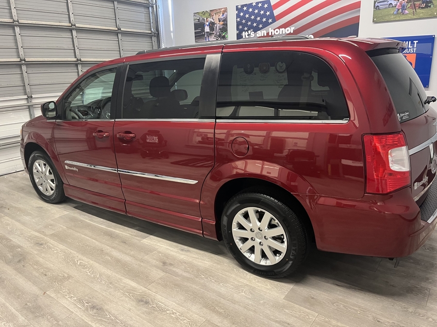 Used 2016 Chrysler Town and Country Touring - BraunAbility Side Entry Fold Out Automatic Ramp