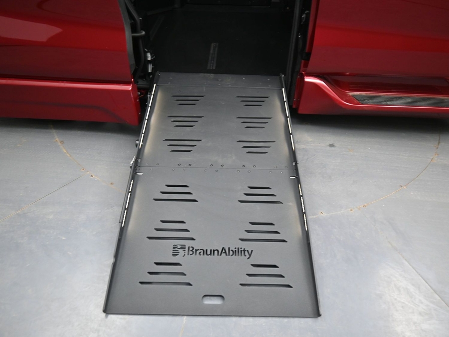 New 2026 Toyota Sienna Hybrid XSE Sport - BraunAbility Side Entry Entry Fold Out Automatic Ramp