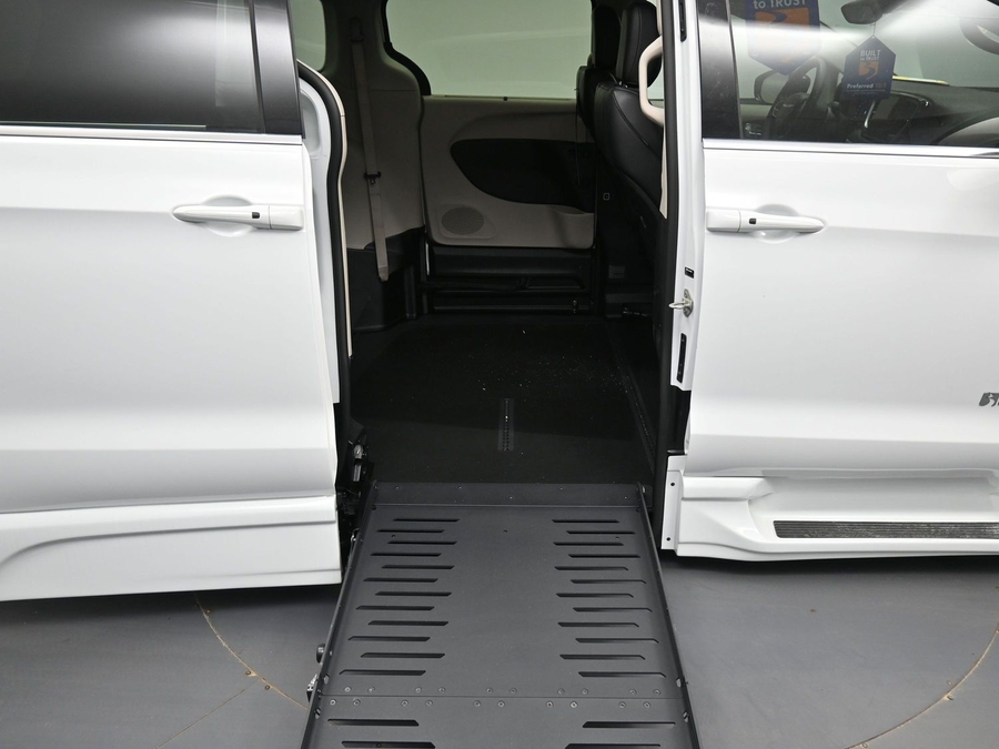 Used 2024 Chrysler Pacifica Touring L - BraunAbility Side Entry Entry Fold Out Automatic Ramp