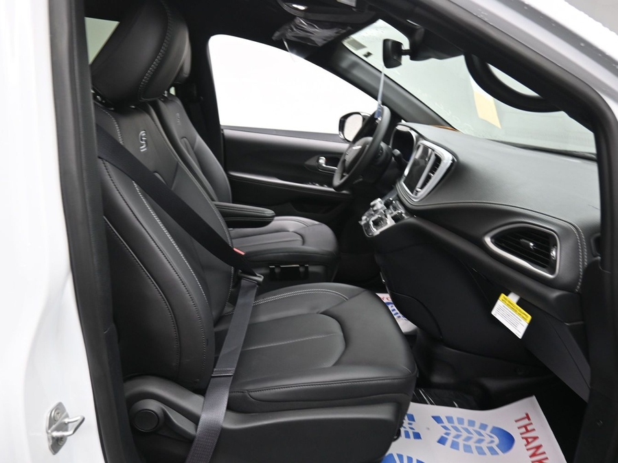 White Chrysler Pacifica image number 8