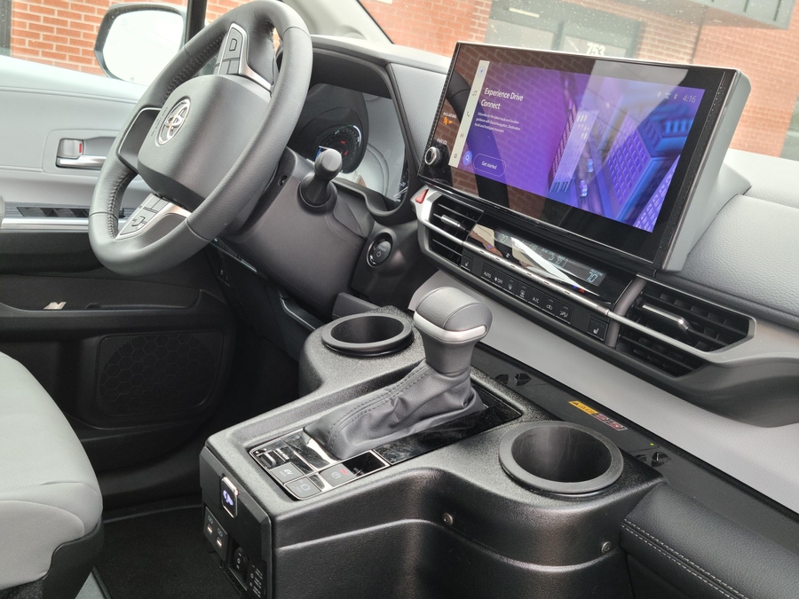 Used 2025 Toyota Sienna Hybrid XLE - BraunAbility Side Entry Entry In Floor Automatic Ramp