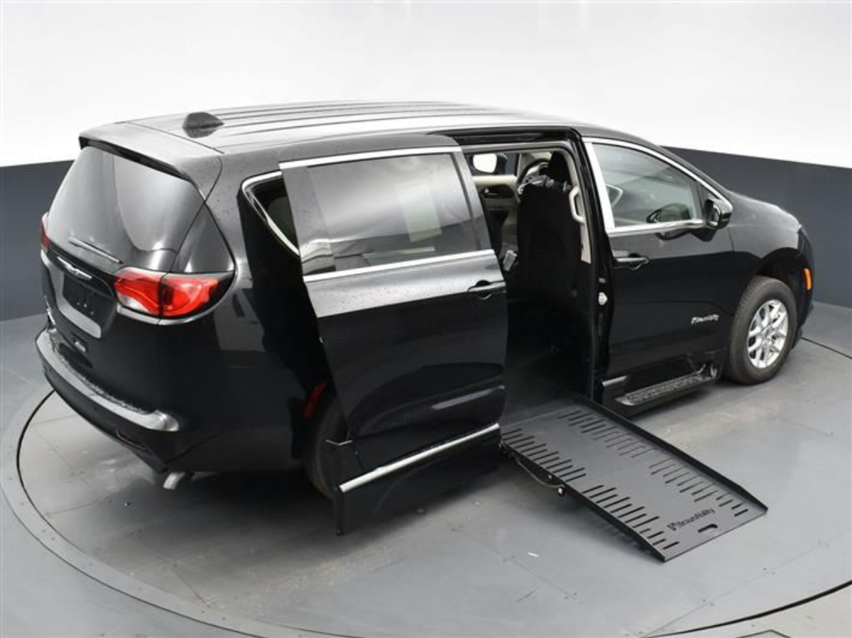 2023 CHRYSLER VOYAGER - Image 24