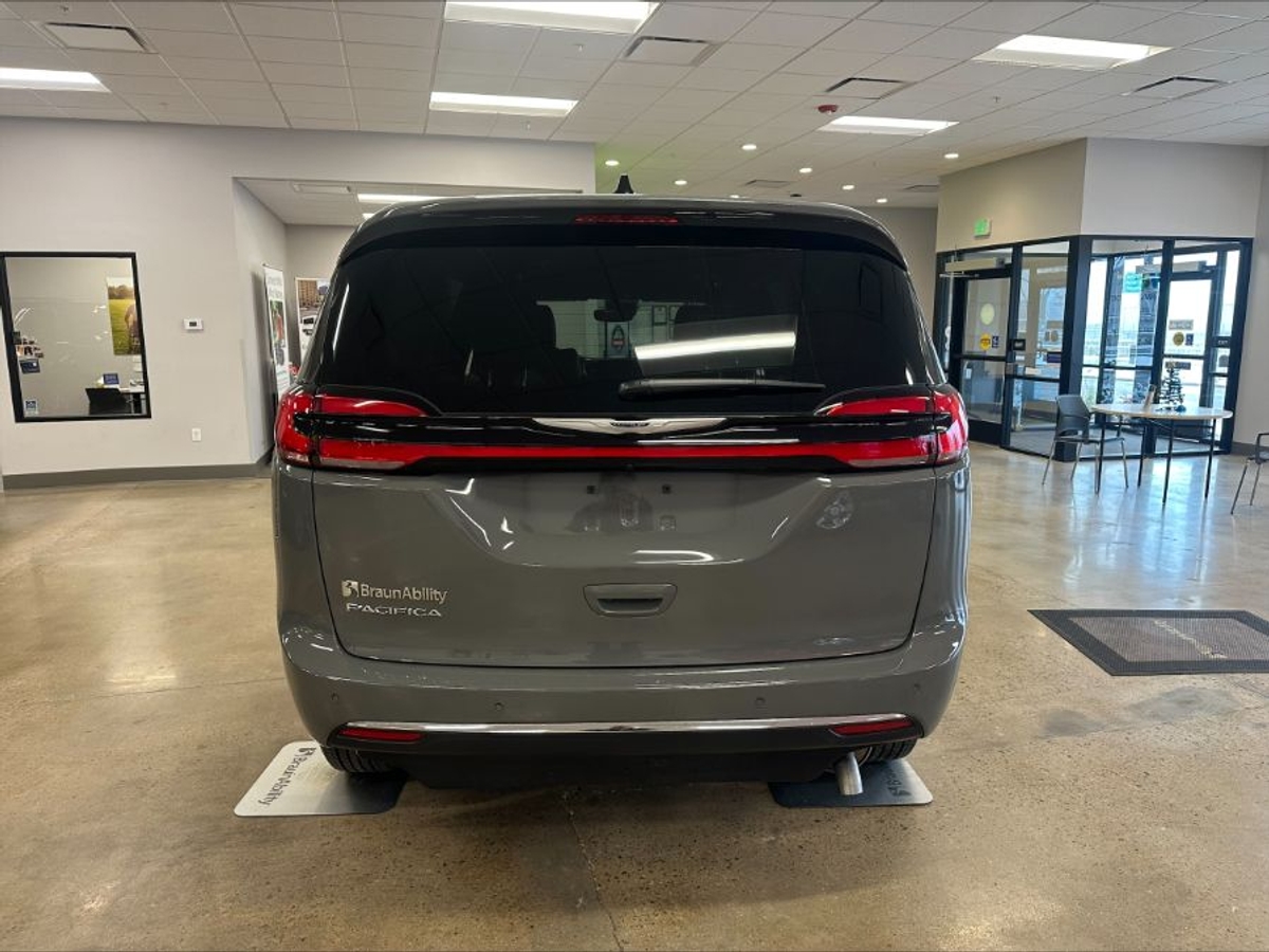 2025 CHRYSLER PACIFICA - Image 11