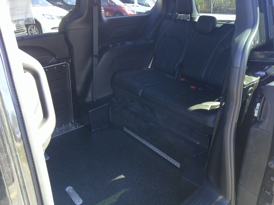Black Chrysler Pacifica image number 12