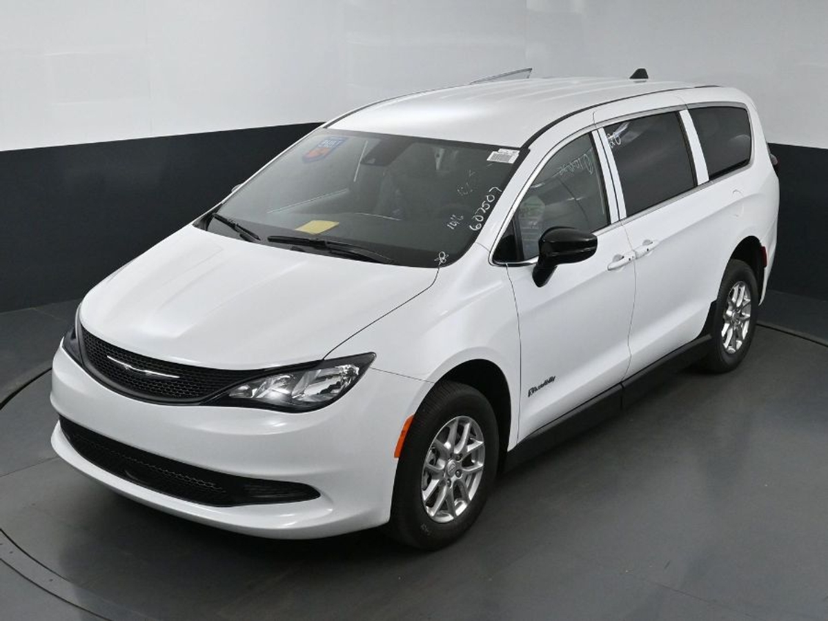 2025 CHRYSLER VOYAGER - Image 23