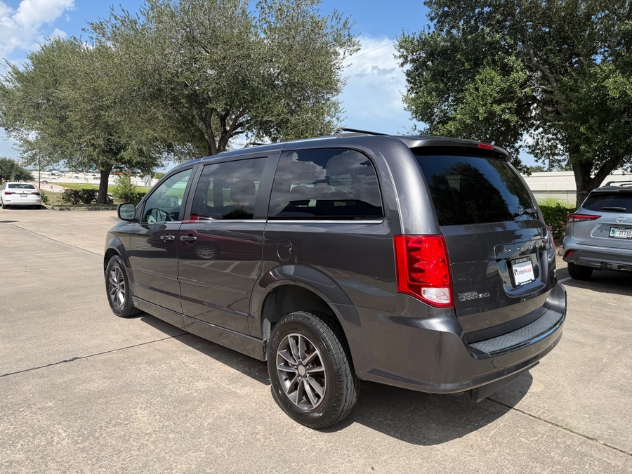 Used 2017 Dodge Grand Caravan  -    Ramp