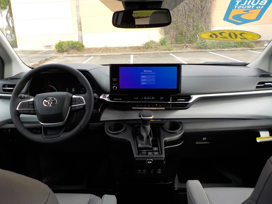 Blue Toyota Sienna image number 31