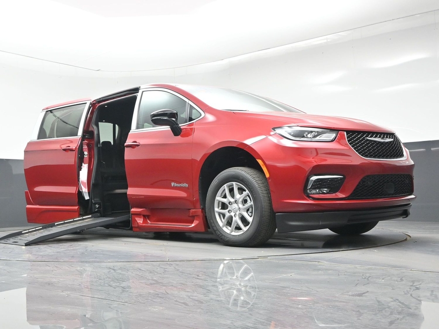 Red Chrysler Pacifica image number 15