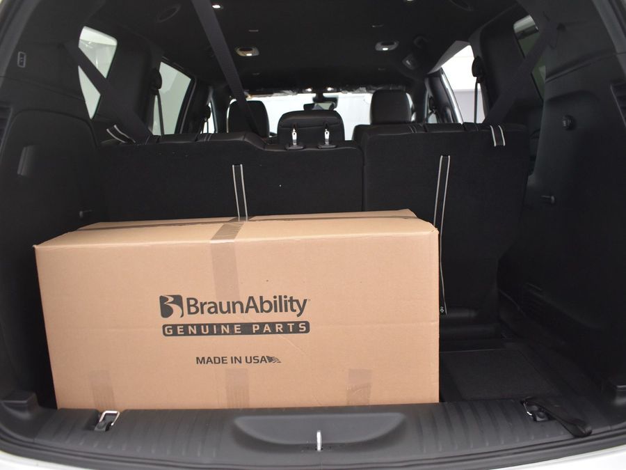 New 2025 Chrysler Pacifica Select Safety - BraunAbility Side Entry Entry Fold Out Automatic Ramp