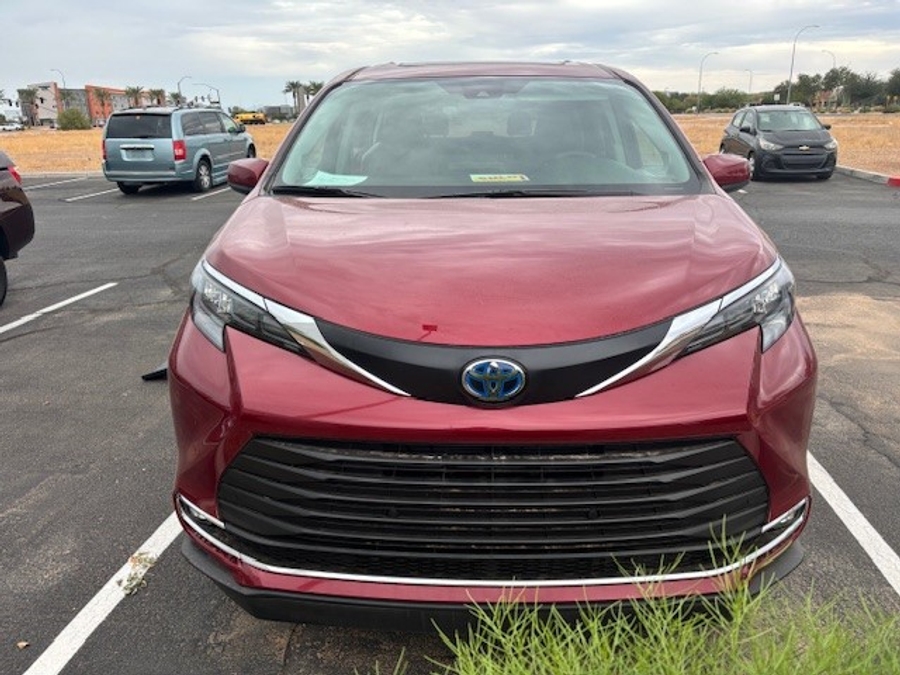 Used 2024 Toyota Sienna Hybrid XLE Base - BraunAbility Side Entry Entry Fold Out Automatic Ramp