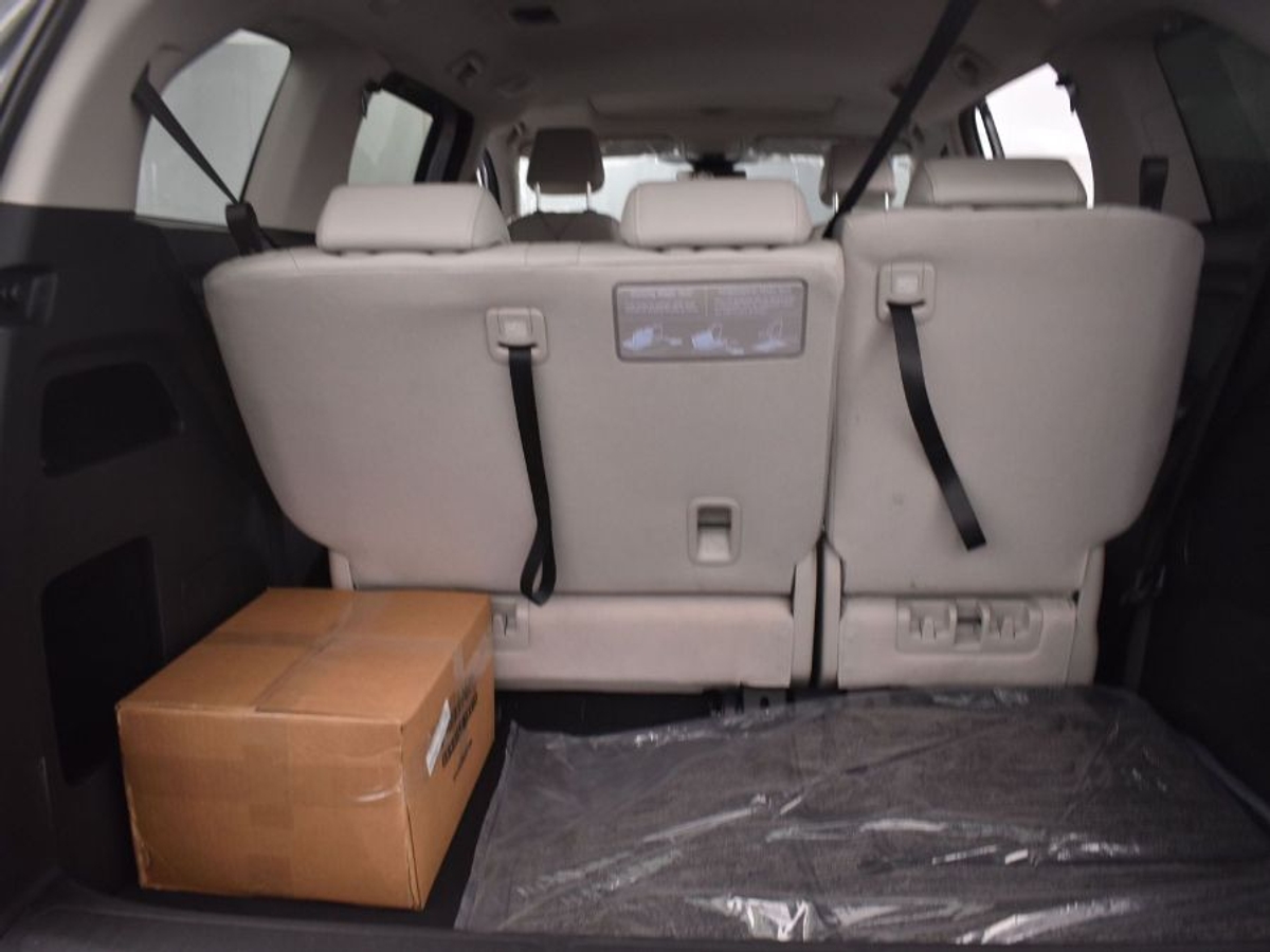 Silver Honda Odyssey image number 13