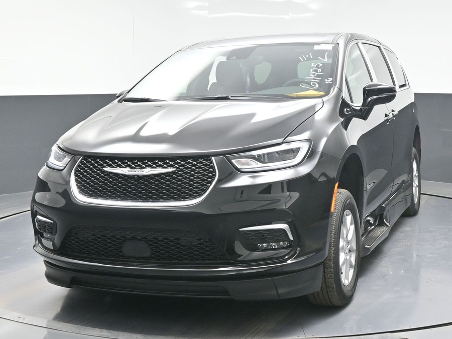 Black Chrysler Pacifica image number 1