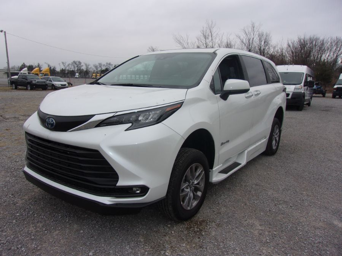 2025 TOYOTA SIENNA - Image 2