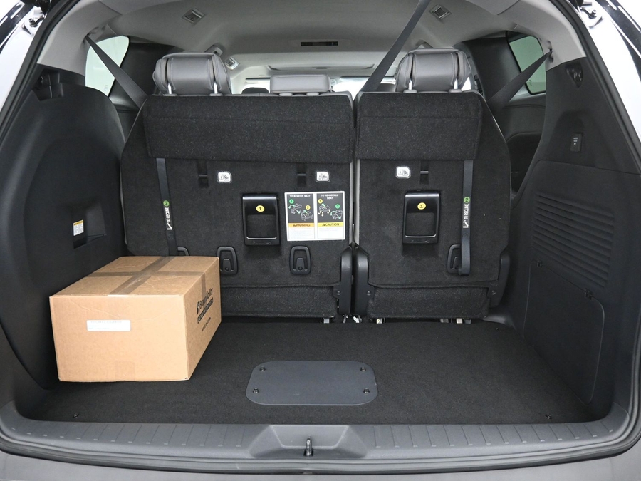 Black Toyota Sienna image number 13