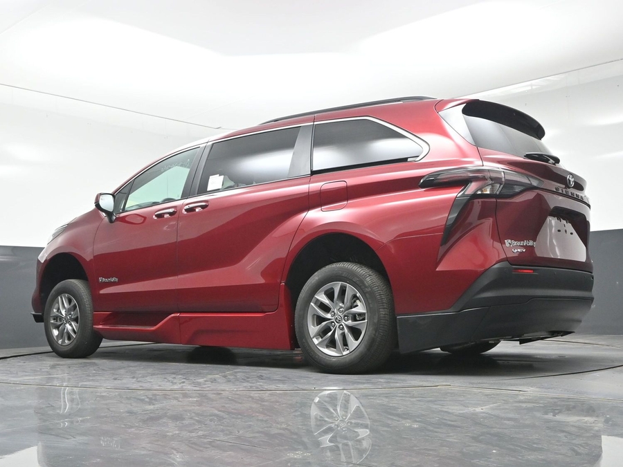 New 2026 Toyota Sienna Hybrid XLE Add - BraunAbility Side Entry In Floor Automatic Ramp