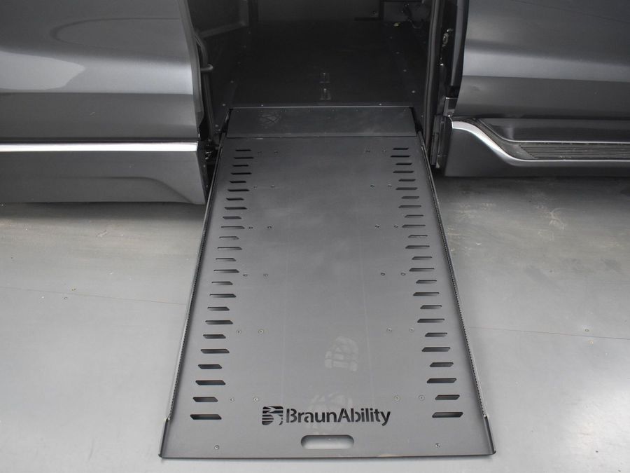 New 2025 Toyota Sienna Hybrid XLE Plus - BraunAbility Side Entry Entry In Floor Automatic Ramp
