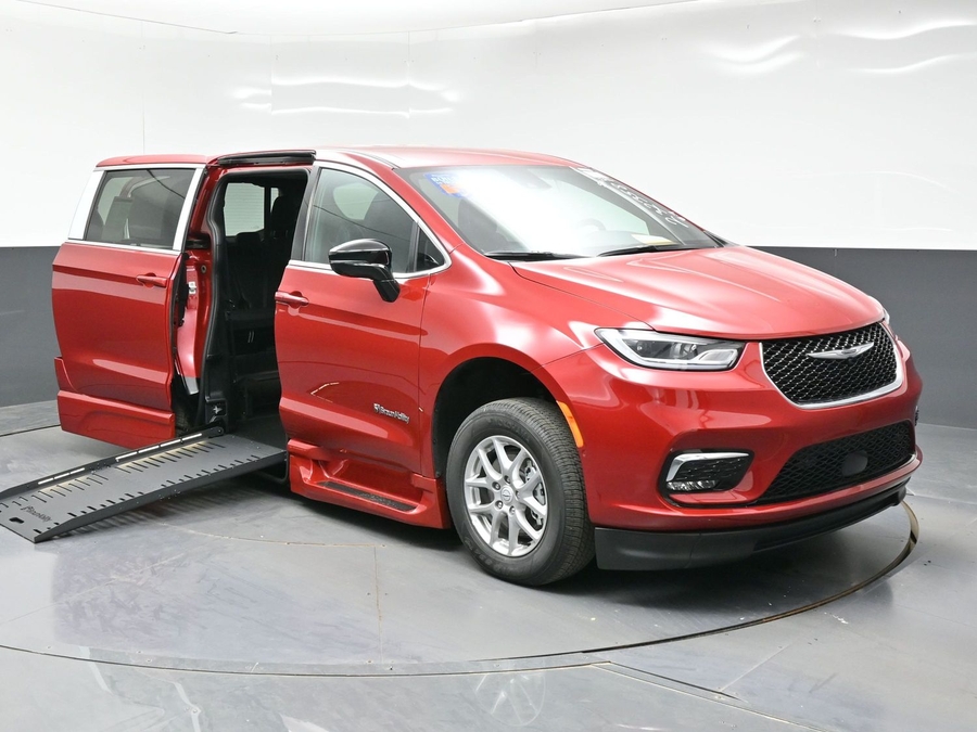 2026 Chrysler Pacifica's photo