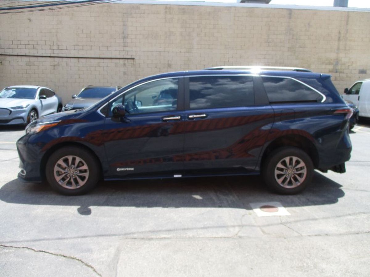 2023 TOYOTA SIENNA - Image 1