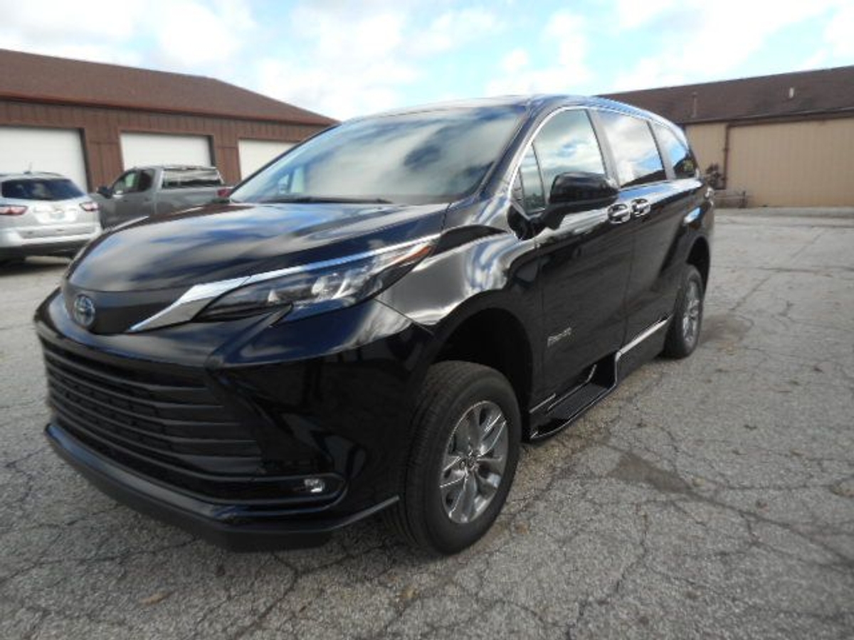 2025 TOYOTA SIENNA - Image 2