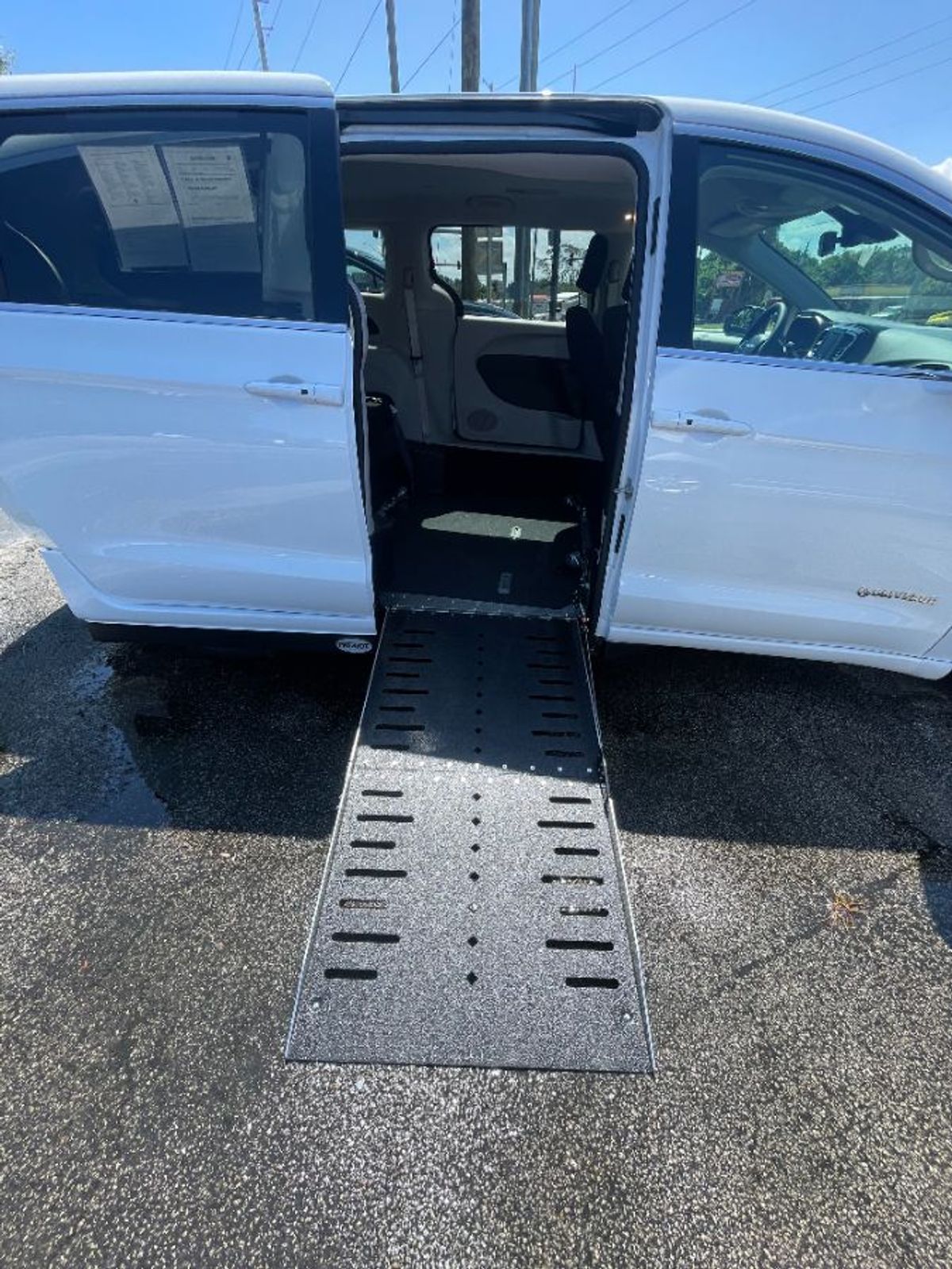 2024 CHRYSLER VOYAGER - Image 11