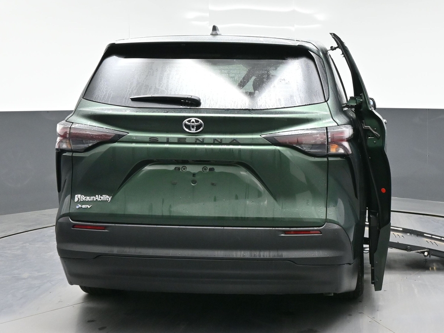 New 2026 Toyota Sienna Hybrid LE - BraunAbility Side Entry Fold Out Automatic Ramp