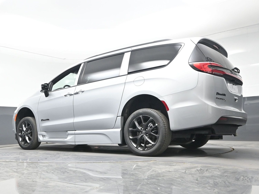 New 2026 Chrysler Pacifica Select Sport - BraunAbility Side Entry Entry Fold Out Automatic Ramp