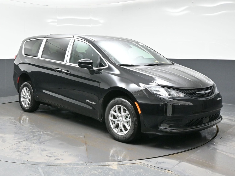 Black Chrysler Voyager with Rear Entry Manual Fold Out ramp