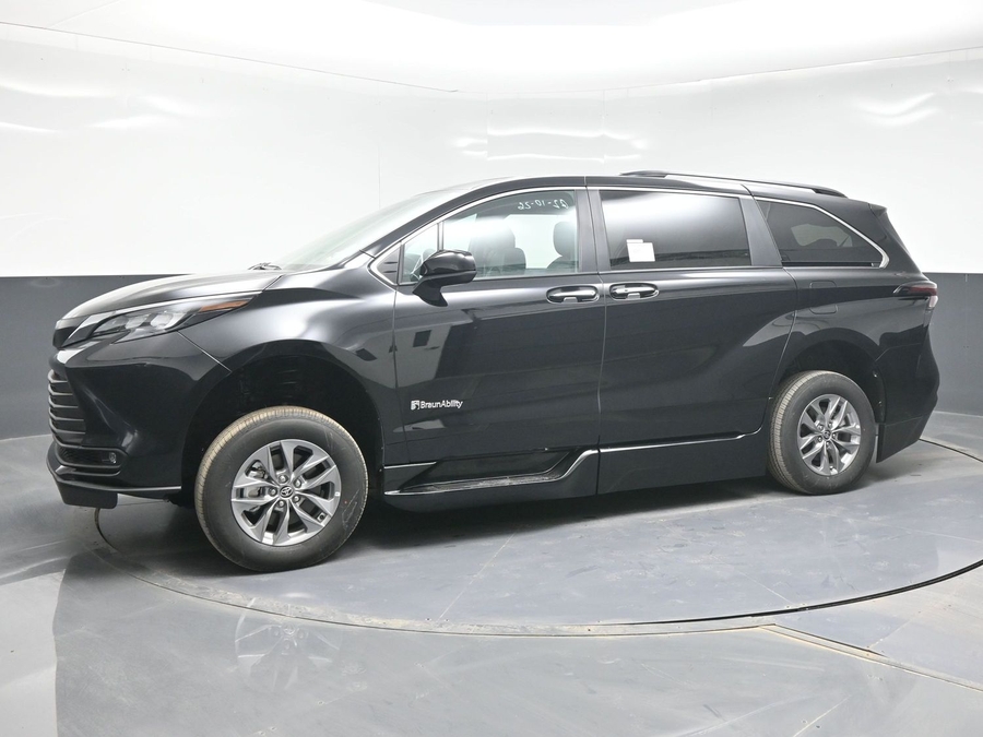 Black Toyota Sienna image number 2