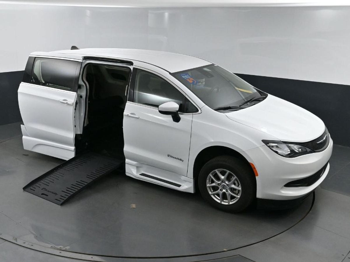 2023 CHRYSLER VOYAGER - Image 23