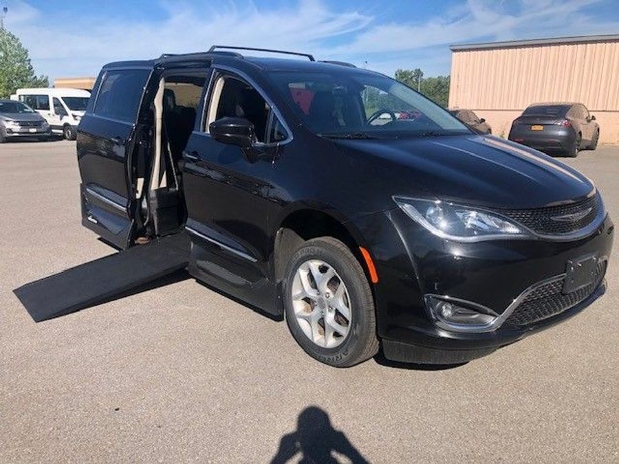 Used 2017 Chrysler Pacifica Touring Plus - VMI Side Entry Entry In Floor Automatic Ramp